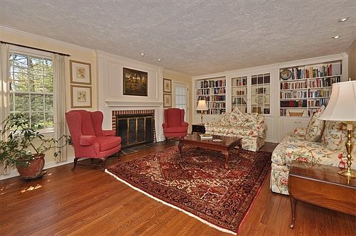 Expansive iving room