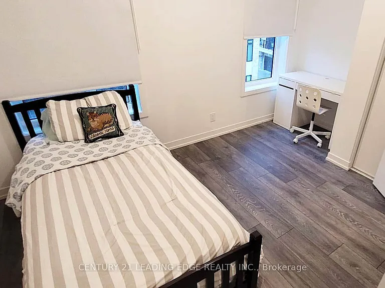 10 Spruce Pines Cres #1 — Photo 3