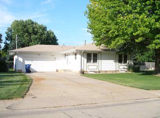 1405 W 37th St, Kearney, NE 68845