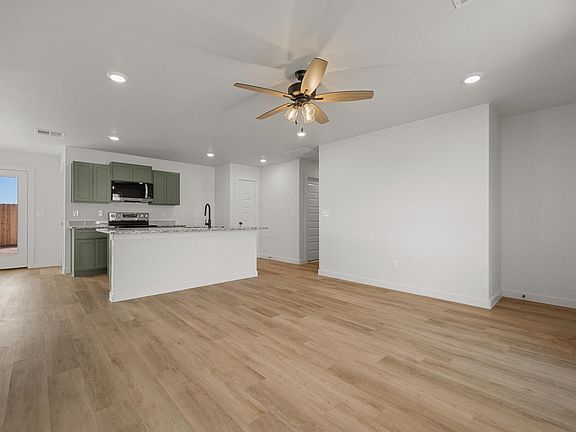 4th image of 515 E 24th St