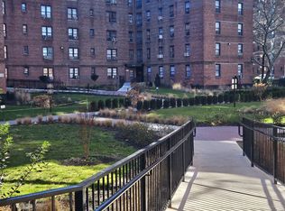 61-60 Dry Harbor Rd #22, Middle Village, NY 11379