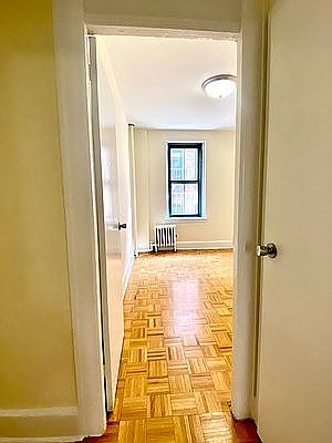 5th image of 502 E 79th St APT 4H