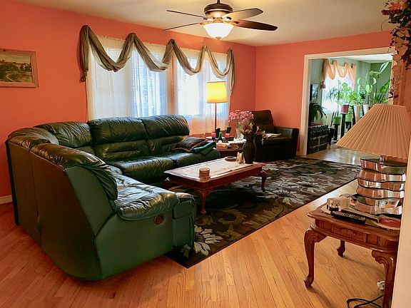 3rd image of 305 E Taylor Ave