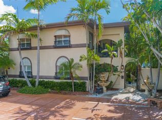 7141 Bay St, St Pete Beach, FL 33706