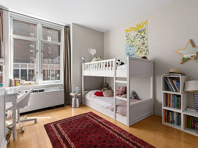 201 W 17th St #4B — Photo 6