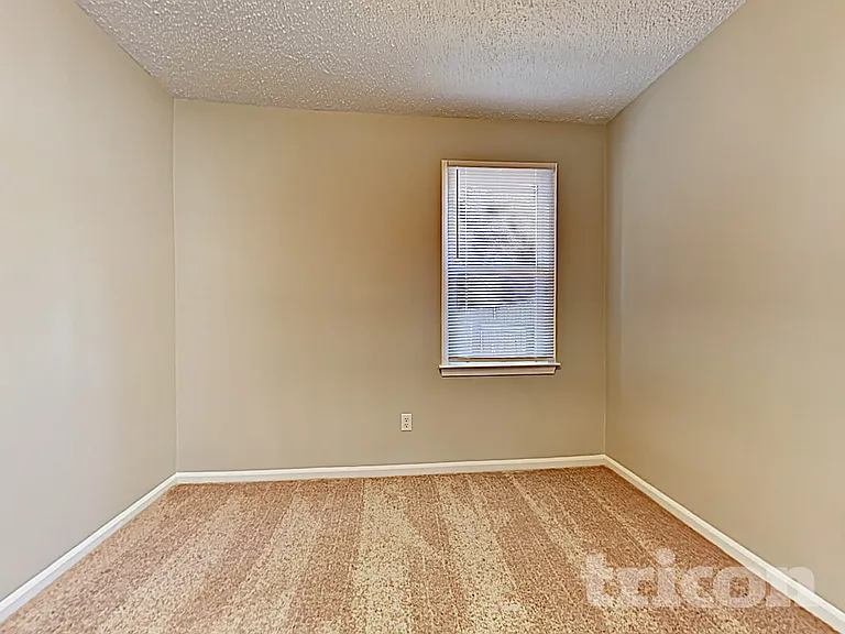 504 Lord Howe Rd — Photo 14