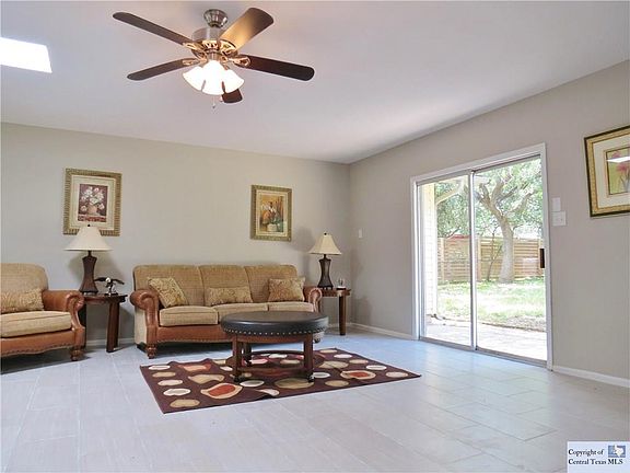 3rd image of 953 Encino Dr