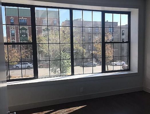 1st image of 553 Howard Ave APT 2
