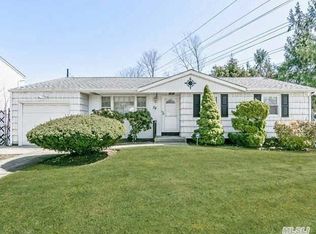 38 Seaman Neck Rd, Dix Hills, NY 11746