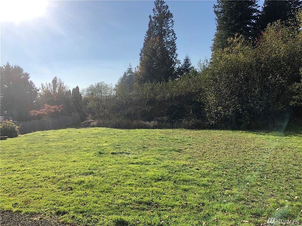 1st image of 207 N Helens Ln