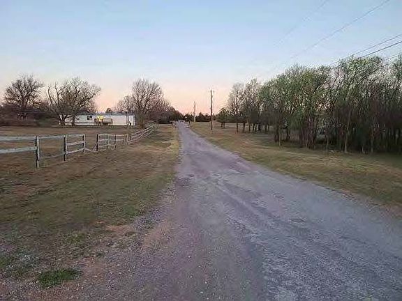 4th image of 200 E Riddle Rd