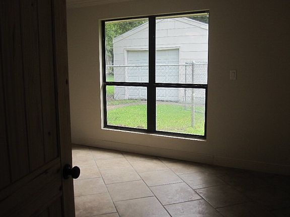 3rd image of 911 14th St