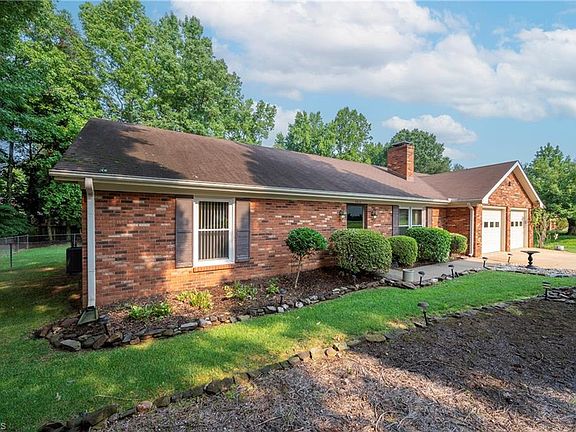 2nd image of 4613 Sun Valley Ln