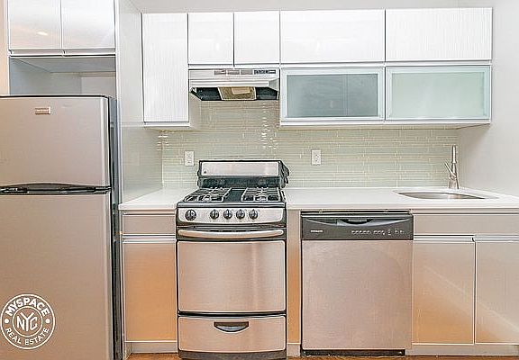 5th image of 190 Jefferson St APT 2R