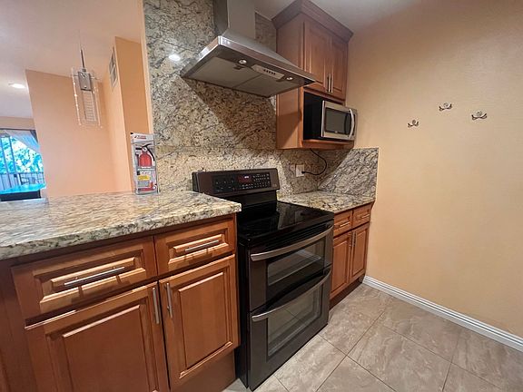 4th image of 259 N Capitol Ave Unit 203