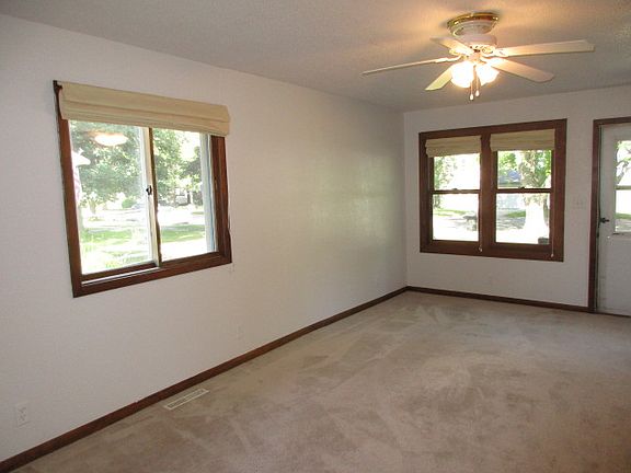3rd image of 237 Drury Ave