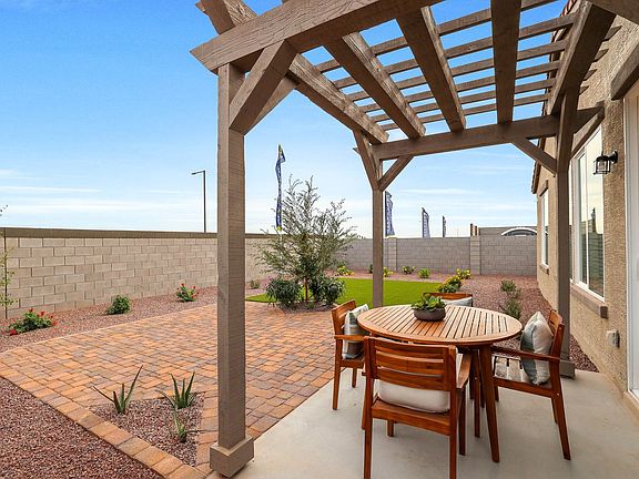 This image is of the Sagebrush Model Home. Options and colors may vary.