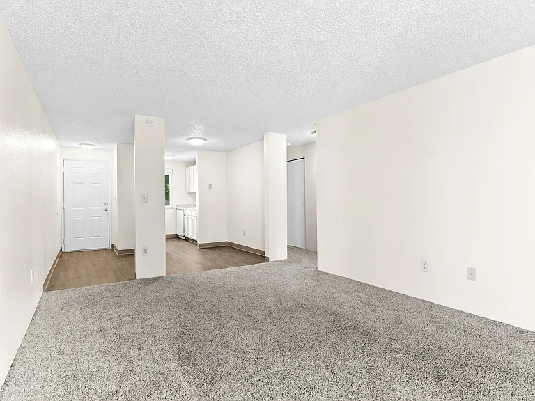 Charbern Apartments — Photo 18