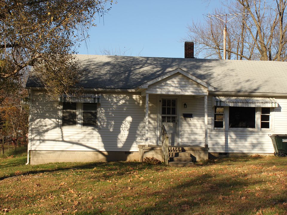 1st image of 209 W Fields Blvd