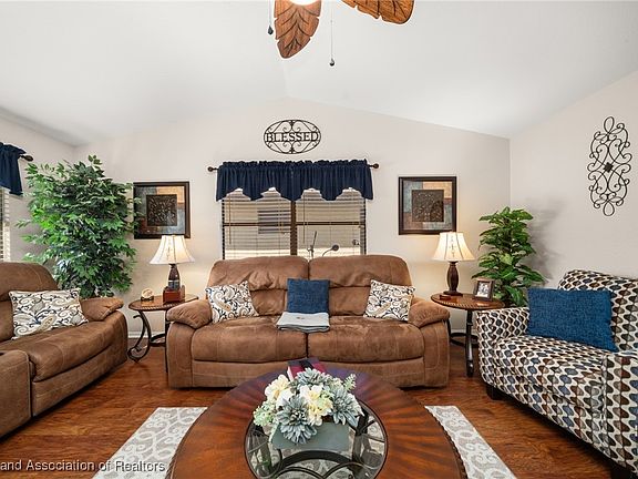 4th image of 1609 Villaway W