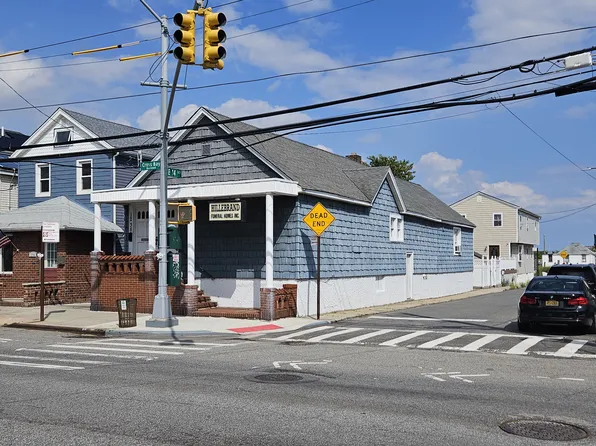 12-38 Cross Bay Boulevard image 1 of 4