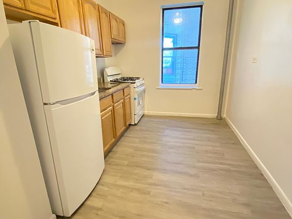 3rd image of 54 W 174th St APT 3A