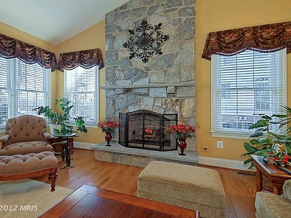3rd image of 4737 Charter Ct