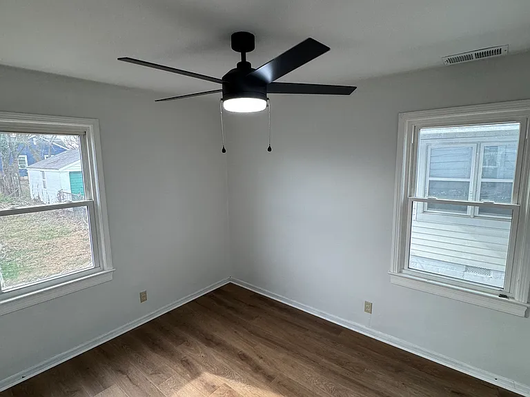 1600 Thornberry Ave — Photo 9