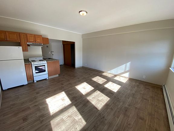 4th image of 1050 Hancock St #35