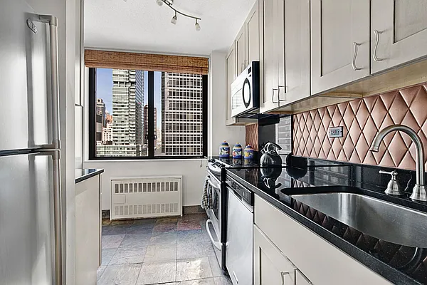 Sold by Compass | media 18