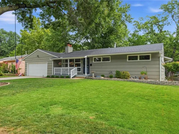 8025 Maple St, Prairie Village, KS 66208