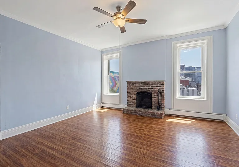 200 Hudson St #4R — Photo 3