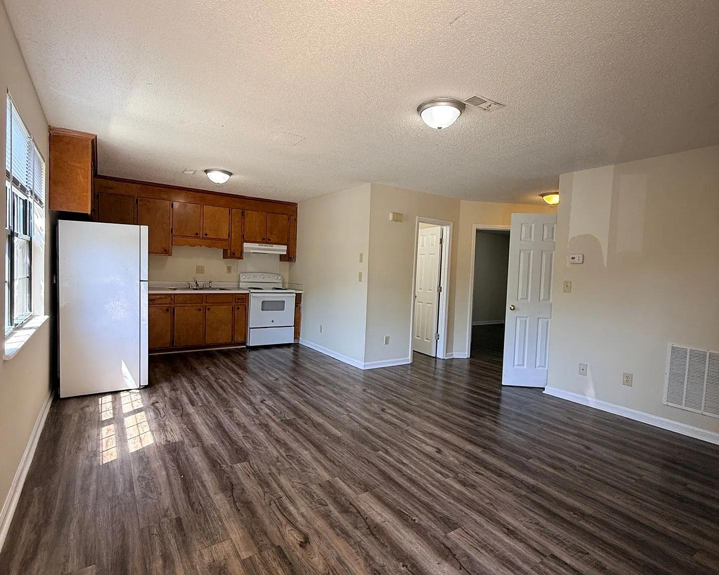 Ivy Court Apartments — Photo 2