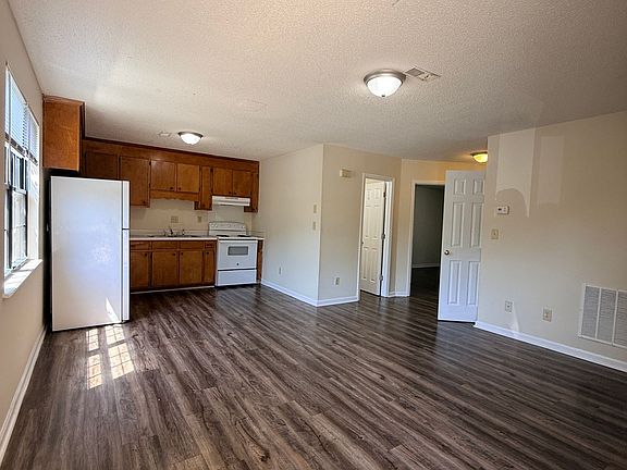2nd image of 3309 Landmark St APT 5