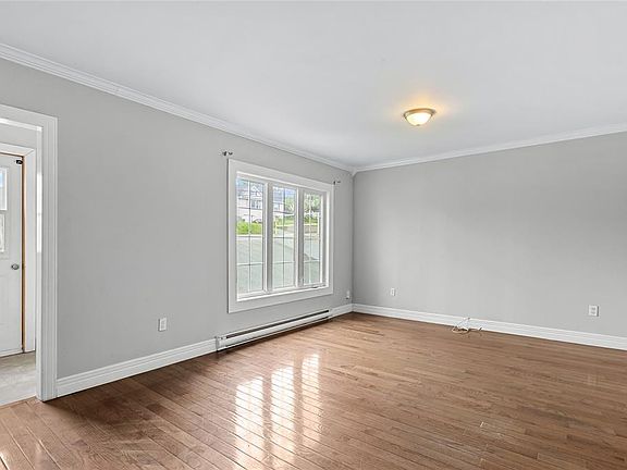 5th image of 1589 Topsail Road