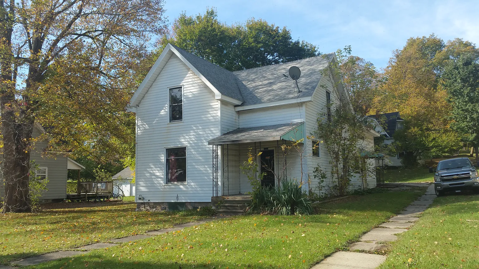 546 N Michigan Ave photo 1