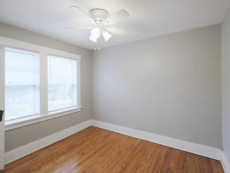4648 Farnam St — Photo 13