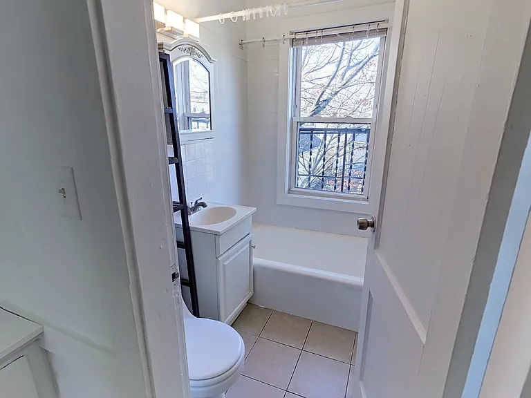 148 5th St #6 — Photo 8