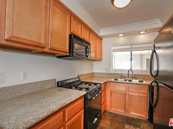 2nd image of 1030 N Orange Grove Ave Unit 304