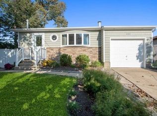 680 Madison Ave, Lindenhurst, NY 11757