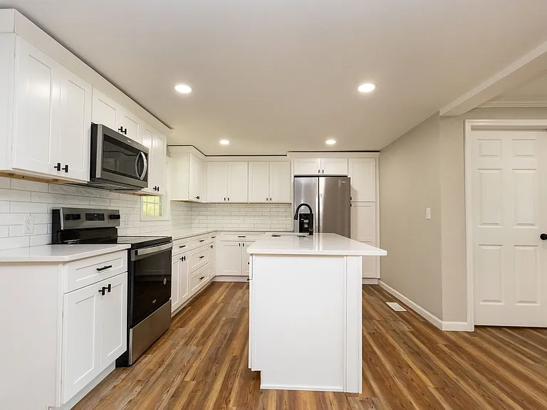 125 Anderson Rd — Photo 2