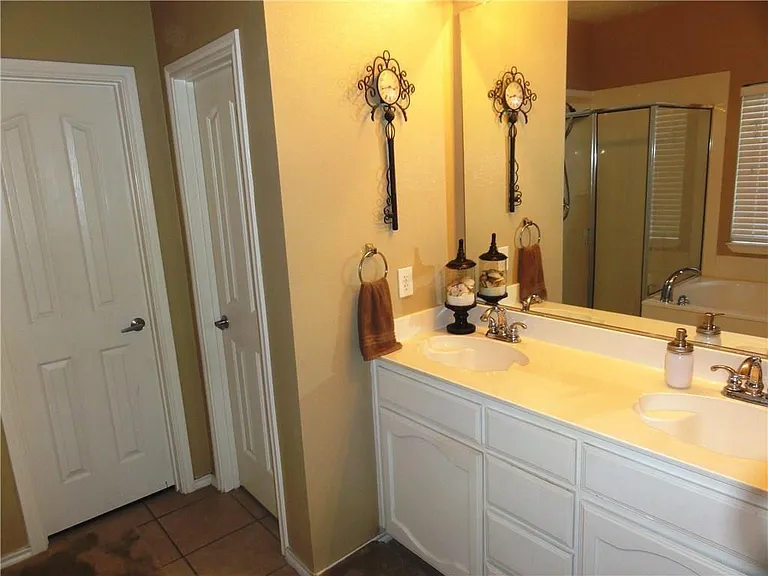 4016 Petersburg Dr — Photo 8