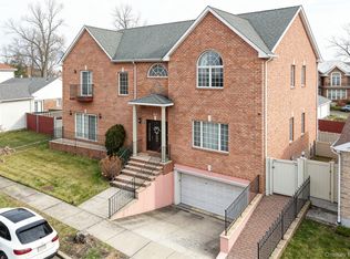 66-19 Commonwealth Boulevard, Douglaston, NY