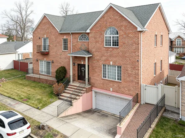 66-19 Commonwealth Boulevard, Little Neck, NY 11362