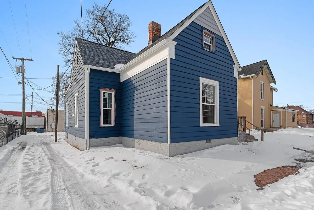 Unit Photo - 111 S Vine St #6