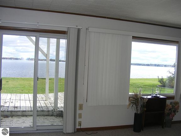 4th image of 329 S Lake Dr