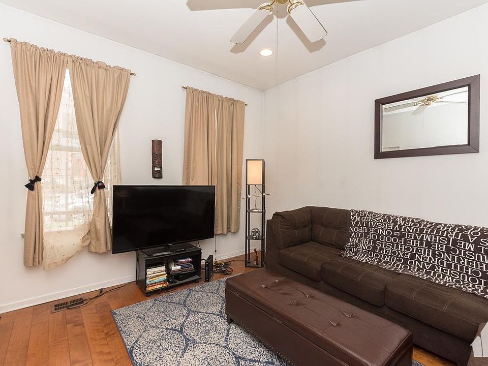 1st image of 2141 W Huron St #1F