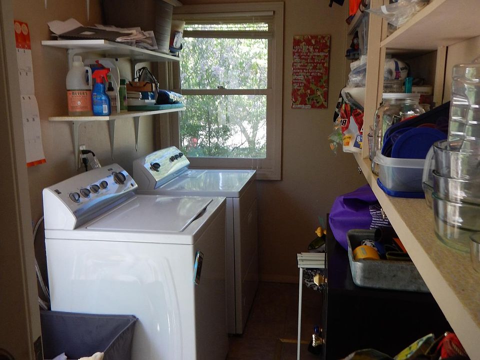 Laundry room/pantry