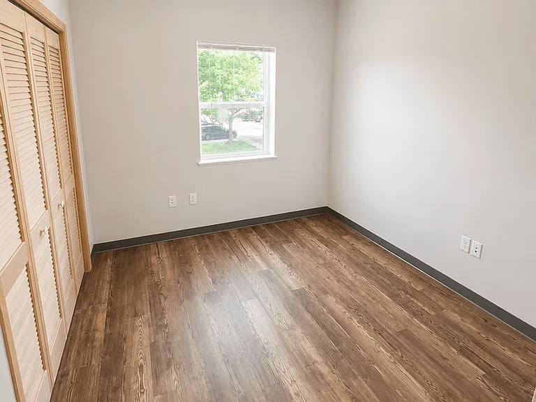 410 E Main St — Photo 10