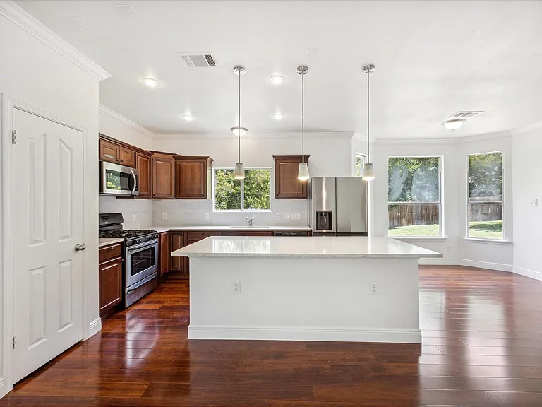 2926 Winchester Dr — Photo 11